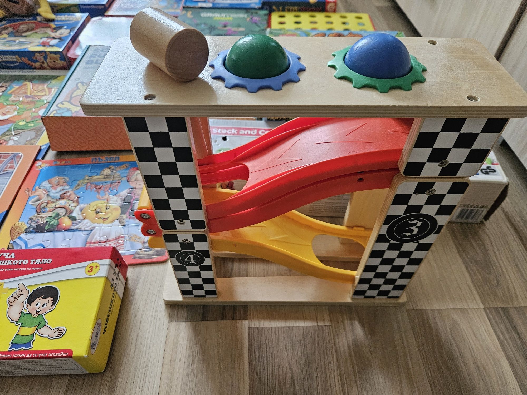 Играчки и пъзели