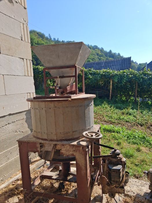Vând moara pe piatra
