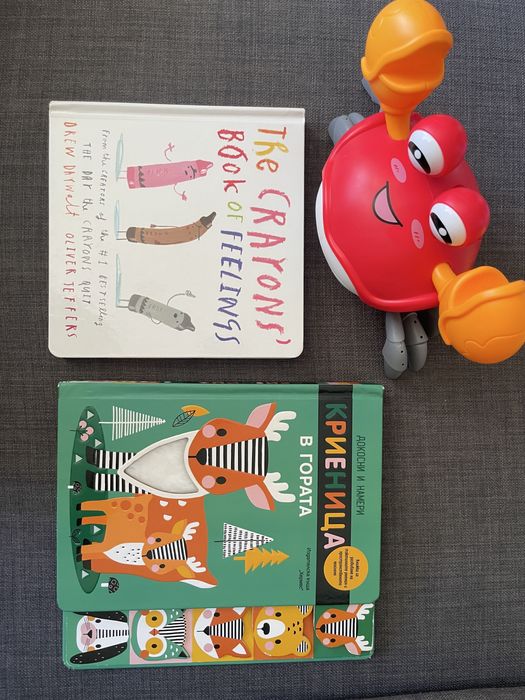 Играчки, гризалки и книжки за бебе