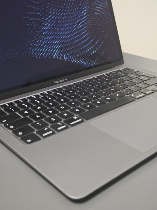 MacBook Air 13" 2020 i3