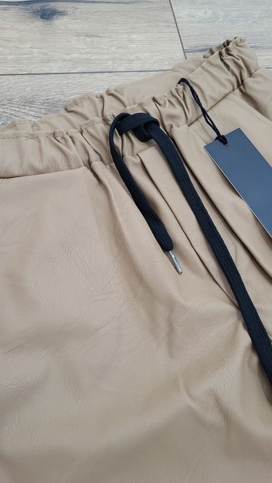 Pantaloni piele ecologica noi cu eticheta
