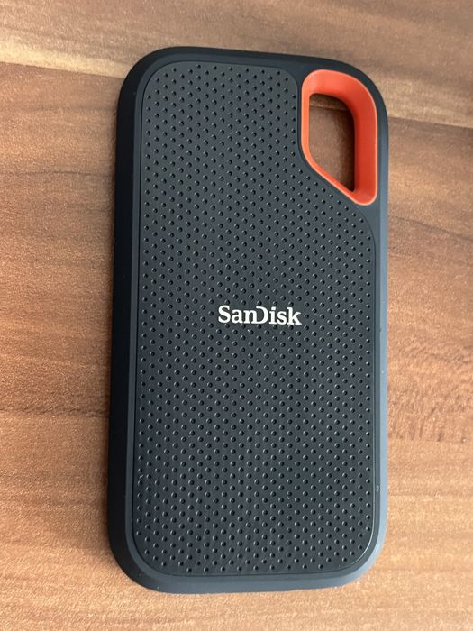 SSD. SanDisk  extern.
