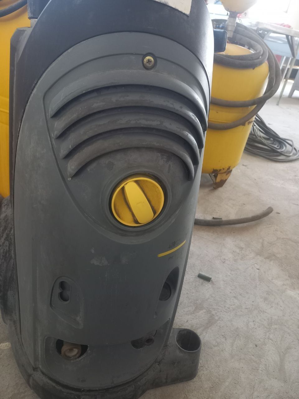 Karcher Bosch srochna sotiladi