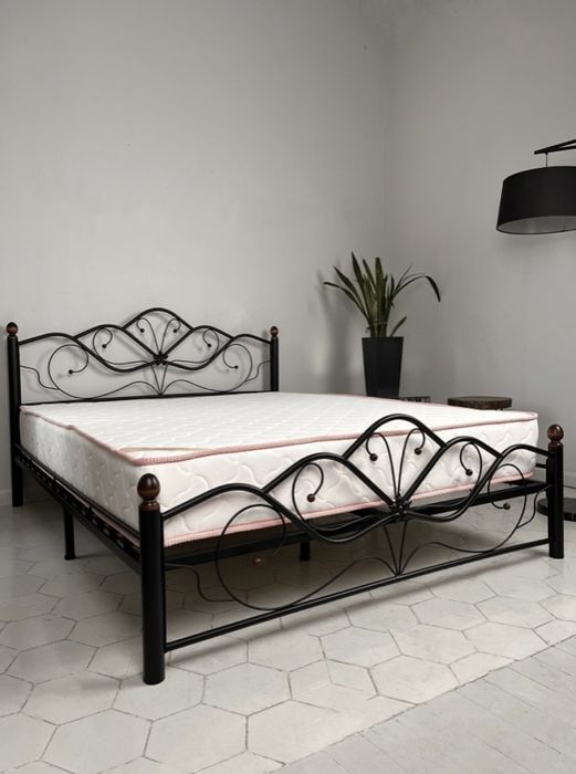 Кровать двуспальная