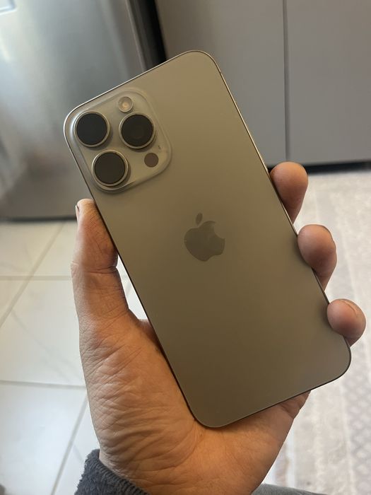 iPhone 15 pro max 256gb.