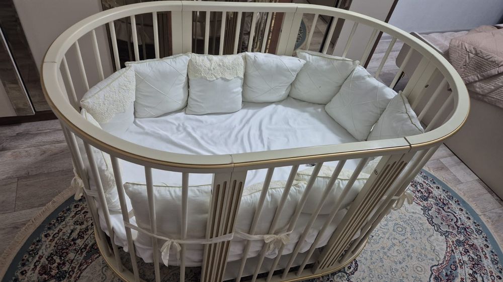 Срочно продаётся детская кровать-трансформер.