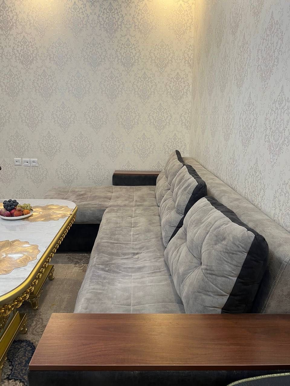 Yumshoq mebel sotiladi