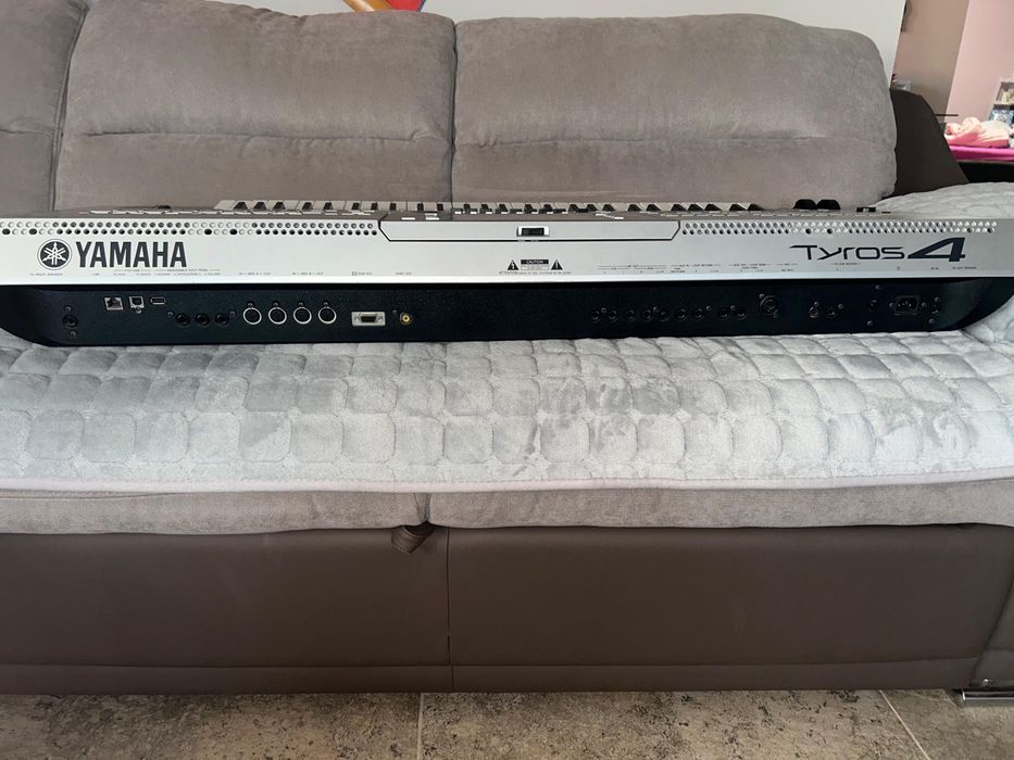 Orga yamaha tyros 4