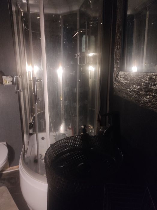 Cabina de duș cu muzica și hidromasaj