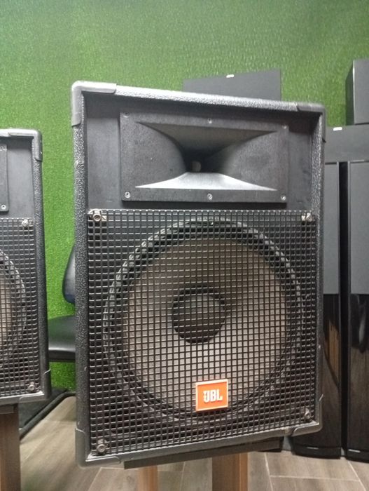 Професионални тонколони 15-ки JBL MR-825
