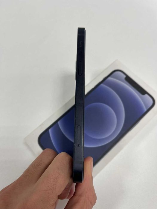 Продавам Iphone 12
