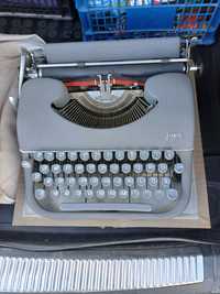Masină de scris perfect funcțională