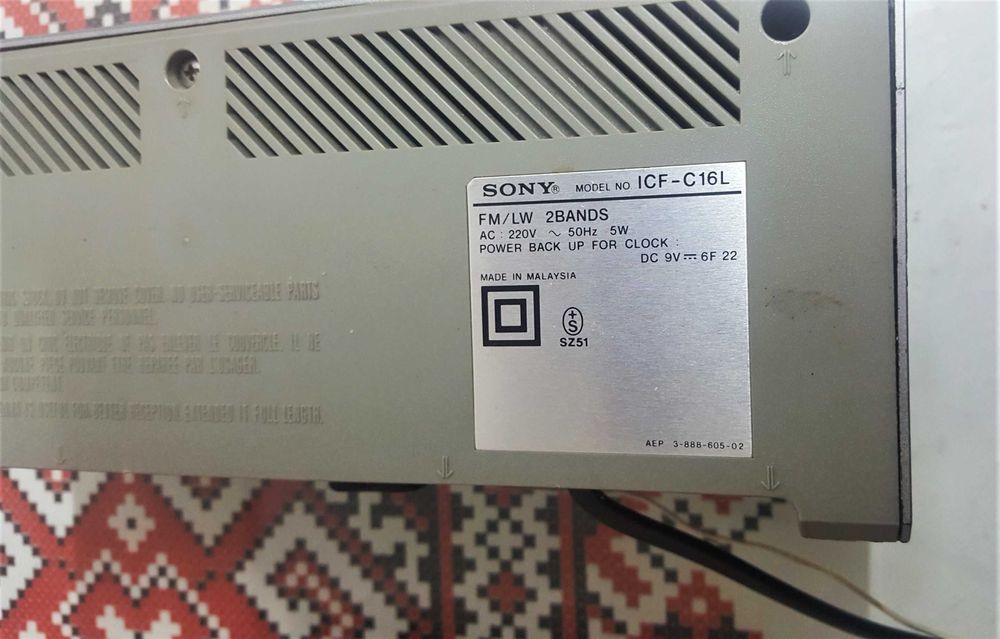 Radio LW/FM cu ceas albastru Sony ICF C16L (Germania)