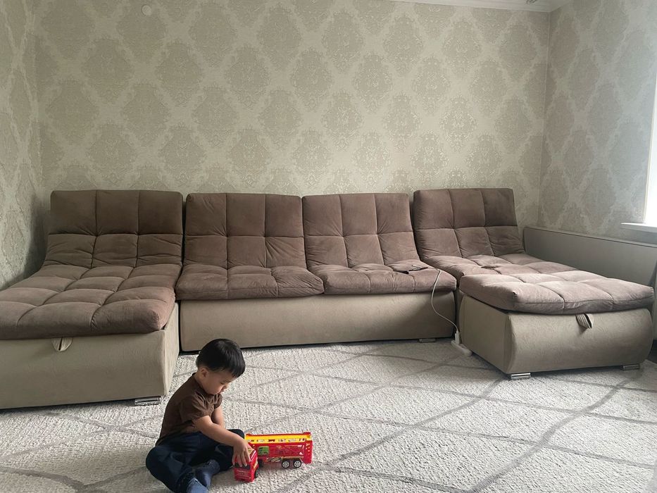 Диван в зал пума