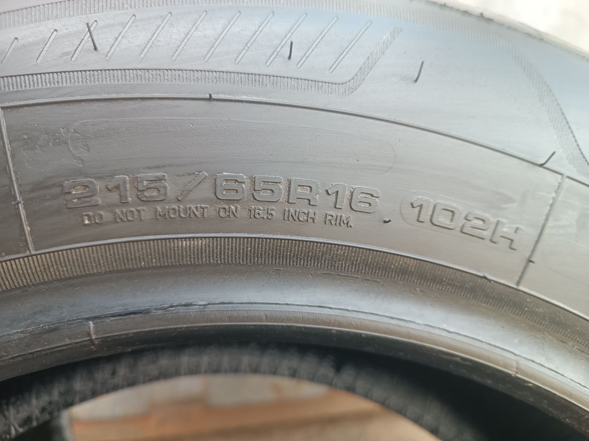 215/65/16 Goodyear Дот 2123