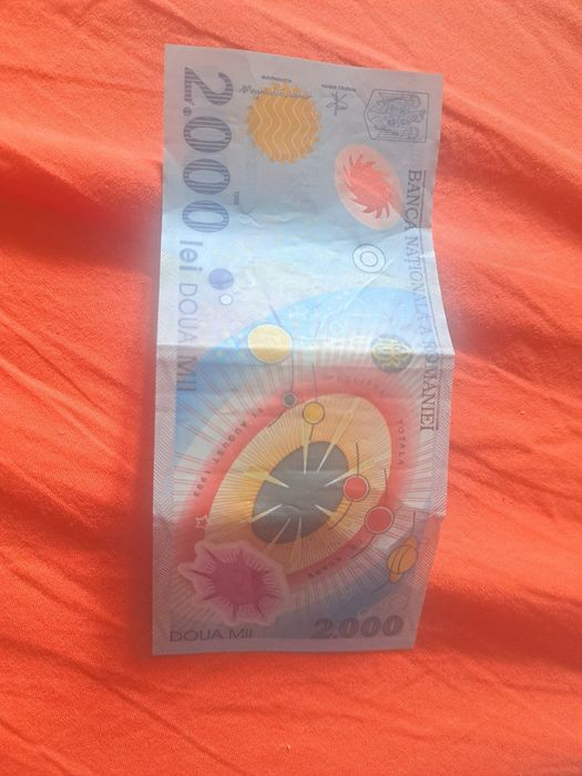 Bancnota 2000 lei eclipsa totala
