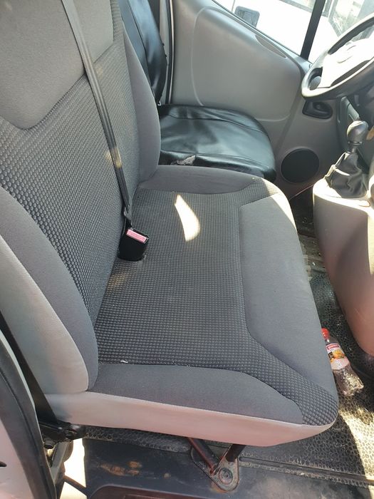 Dezmembrez Opel vivaro primastar trafic motor 2.0 cc cutie 8+1 locuri