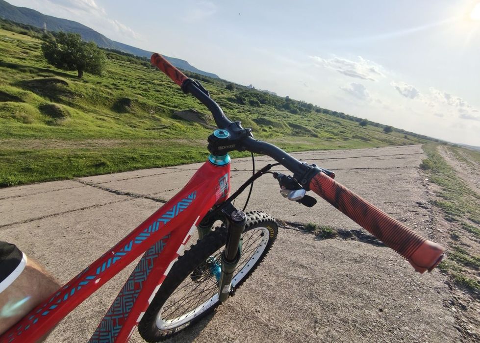 Vând bicicleta Giant faith 1