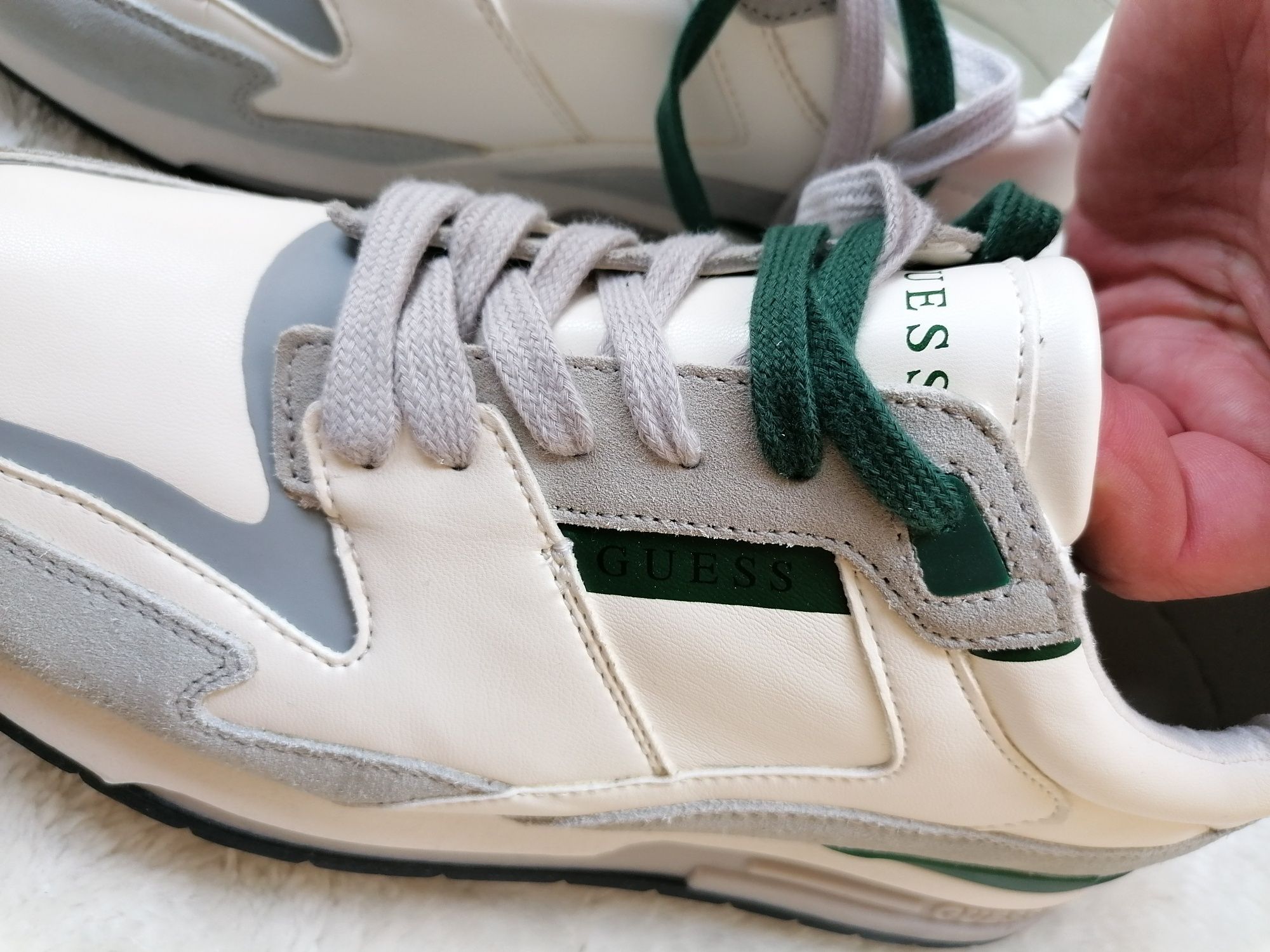 Adidași guess originali