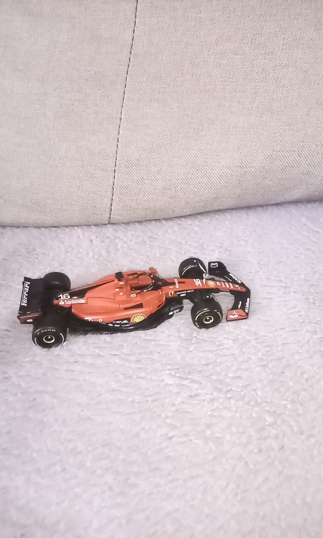 Vând macheta Formula 1 Ferrari