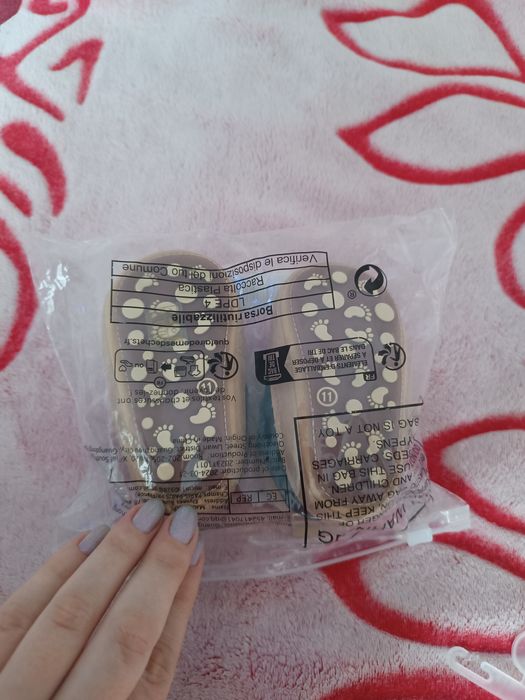 Продам детские кроссовки