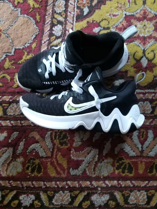 Adidași NR 40 ( nu trimit prin curier sau poștă  )