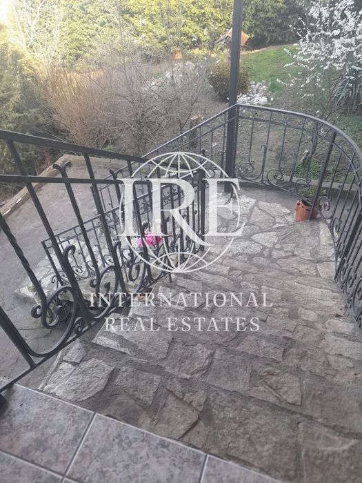 Къща вилна зона Лазур  Варна-с.Константиново площ 170кв  цена 185000