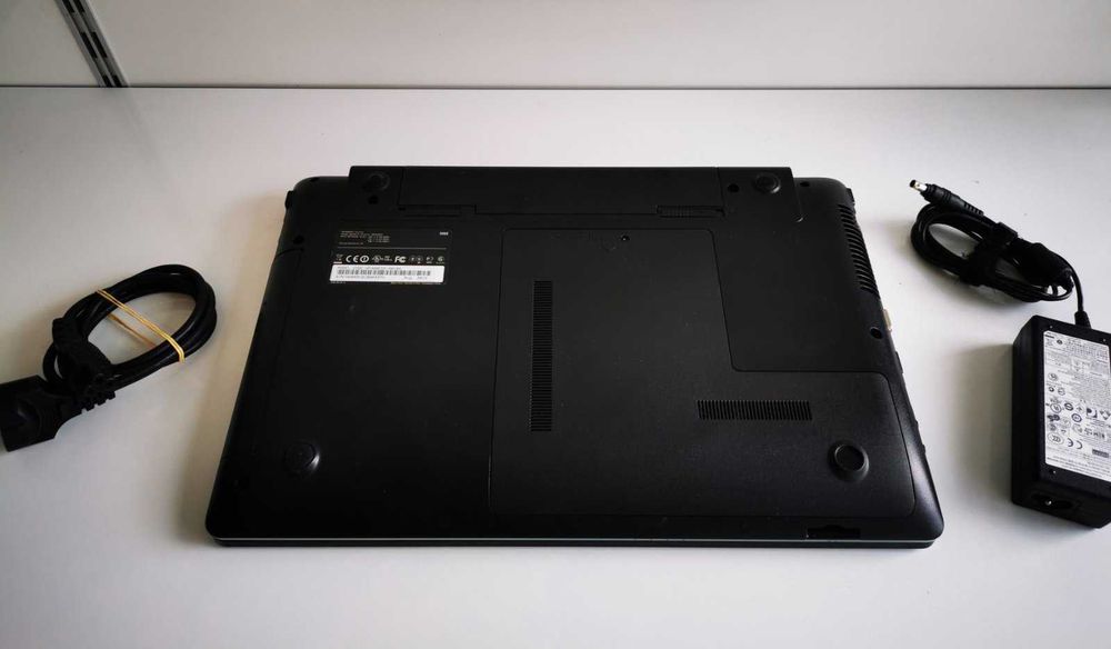 Samsung NP300E5X-A03BG (8/128GB SSD)