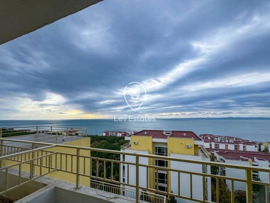 Продава се Тристаен апартамент в Бургас, Сарафово - 100 кв.м за 890 €/кв.м - Снимка #1