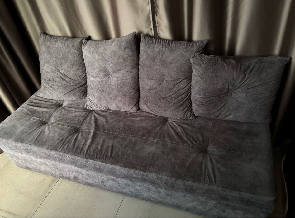 Продается диван с 3 подушками