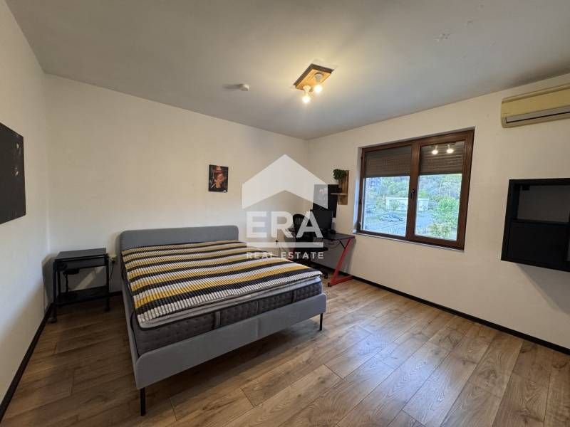 Тристаен обзаведен апартамент над парк Възраждане и бул. Трети март с