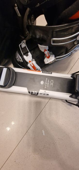 Skiurii copii. Echipament ski, skiuri , clapari  ptr copii puțin ut