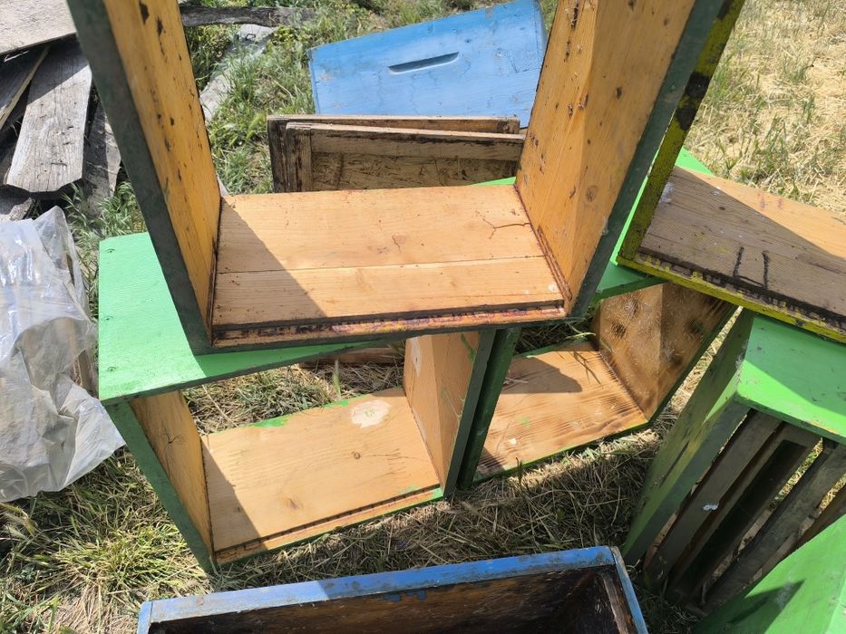 Vând cutii stupi 10 rame