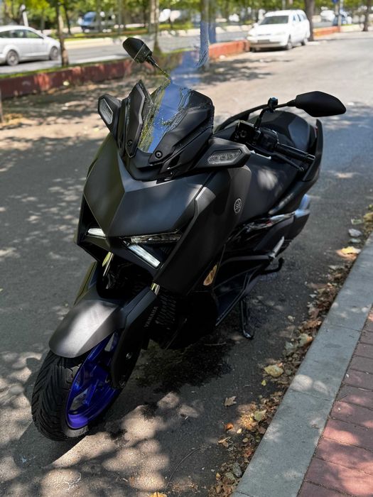 Vând Yamaha XMAX 300 - 2025, în stare excelentă, ca nou. 2800 km.