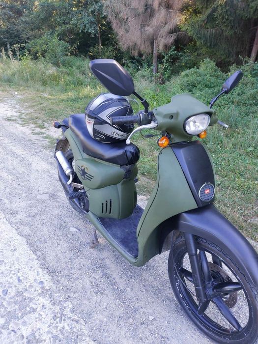 Scuter Aprilia scarabeo
