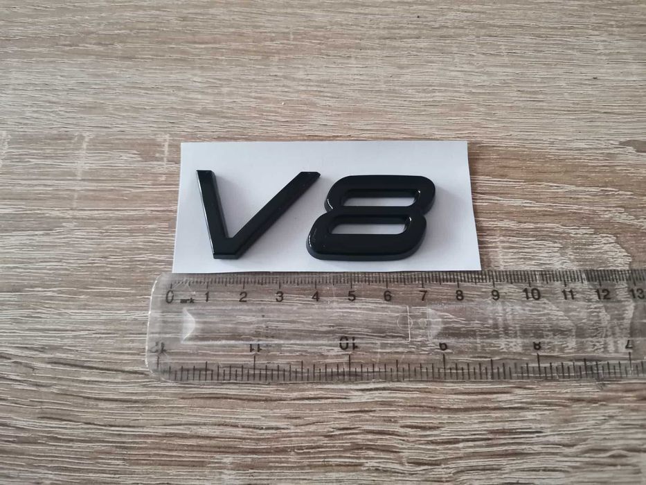 черна емблемa Volvo V8