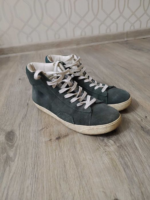 Продам замшевые кеды