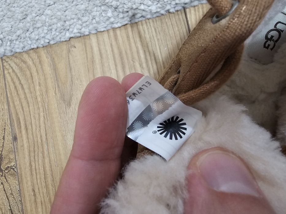 Vând ghete UGG Naumel