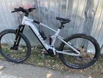Bicicletă electrică Cube Full suspension
