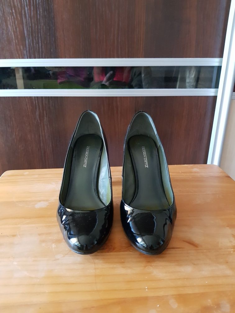 Черни лачени официални обувки