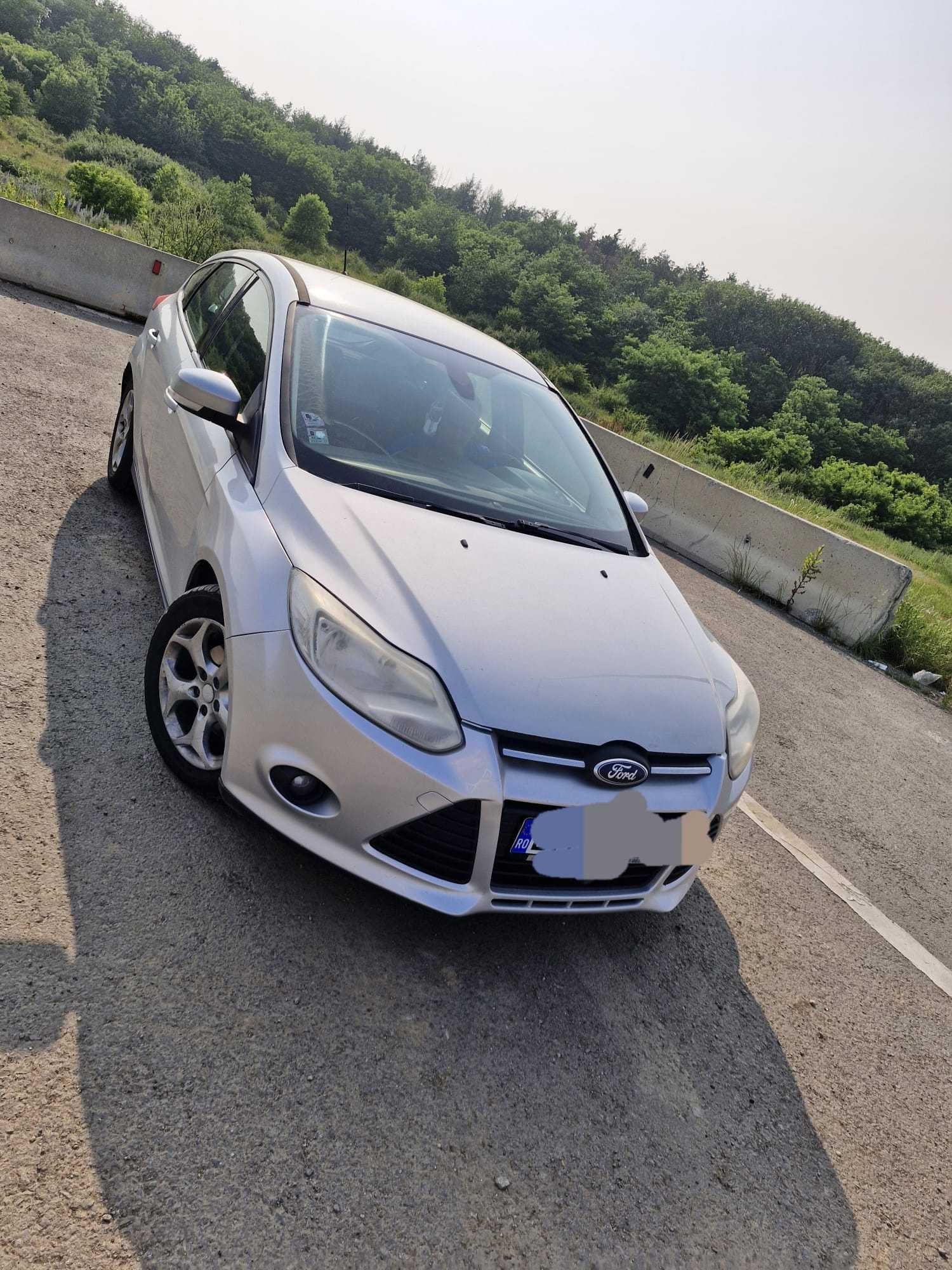 Vând Ford focus  2012