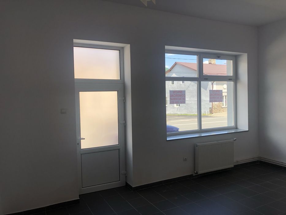 Inchiriez spatiu comercial