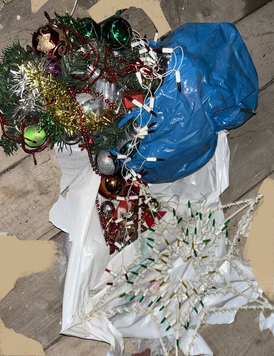 Brad artificial Caucazian 150cm suport plastic și kit decorațiuni