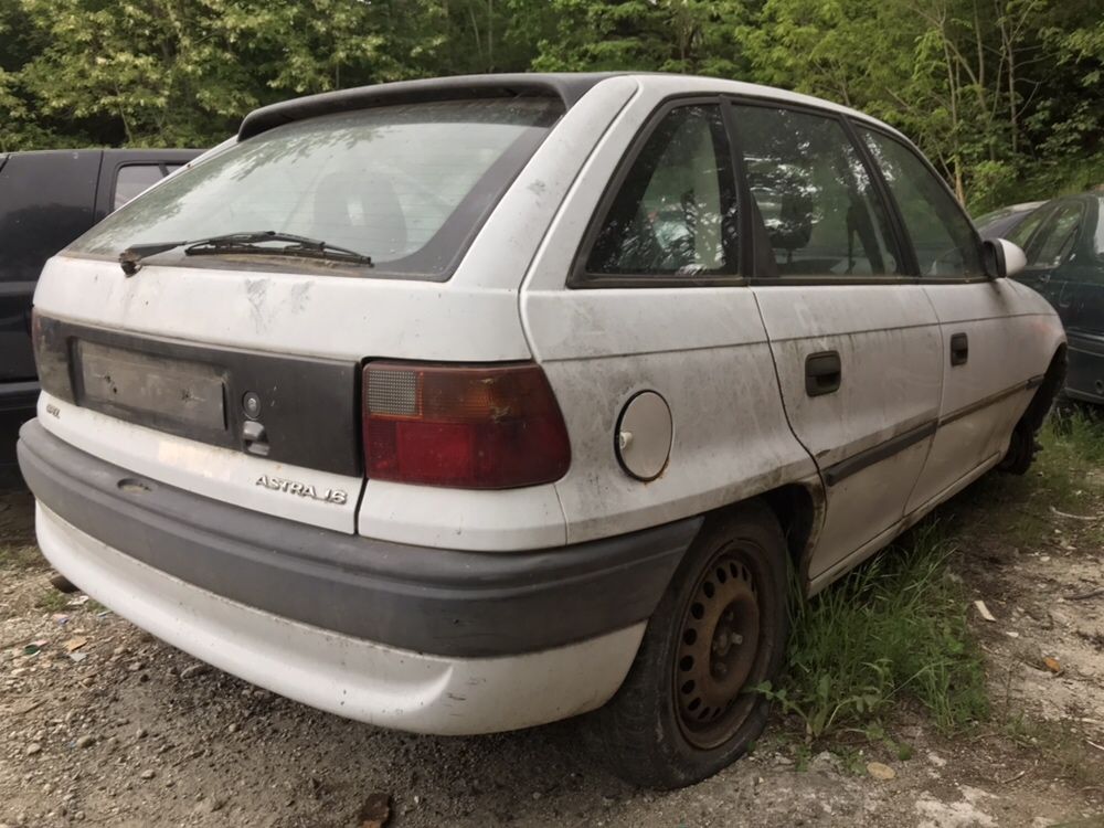 Opel Astra f 1.6 75 1996 На Части