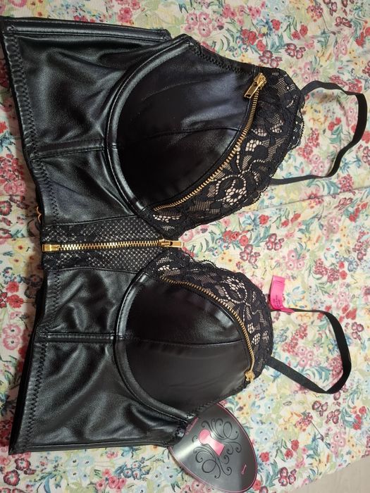 Дамски бодита и потничета