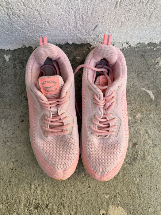 Спортни дамски маратонки