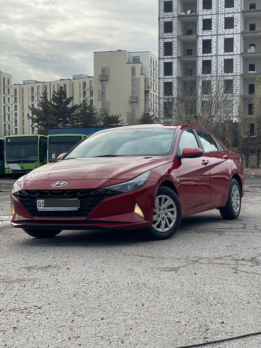 Hyundai Elantra avtomobili sotiladi !