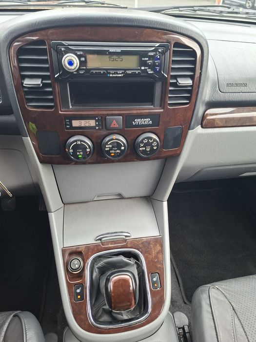 Vând Suzuki Grand Vitara 2.0 Benzină Limited 4x4