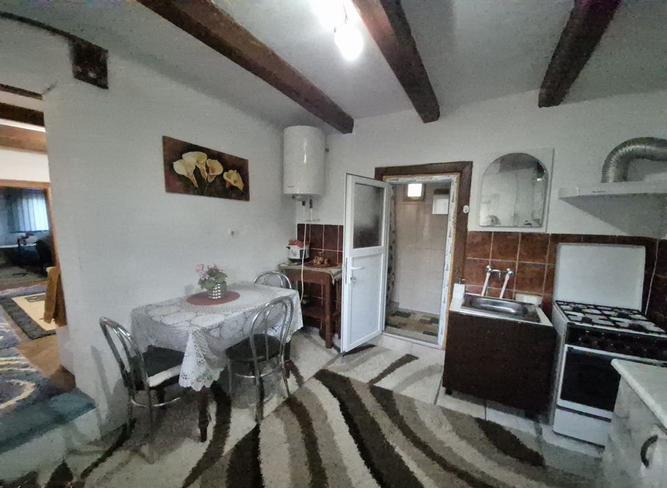 Casa de vânzare la tara