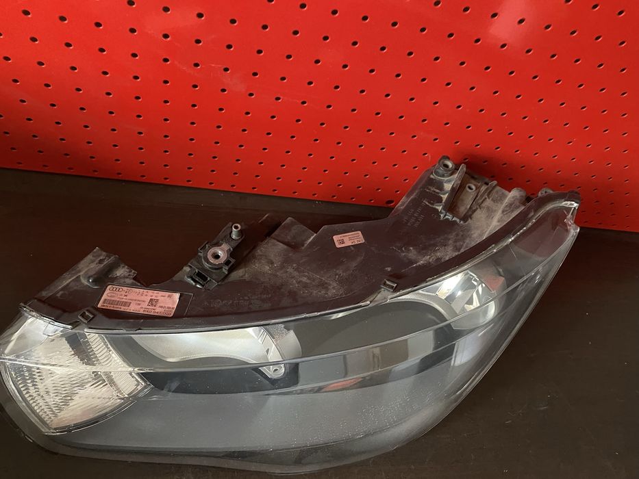Far stanga halogen Audi A1 an 2010-2015